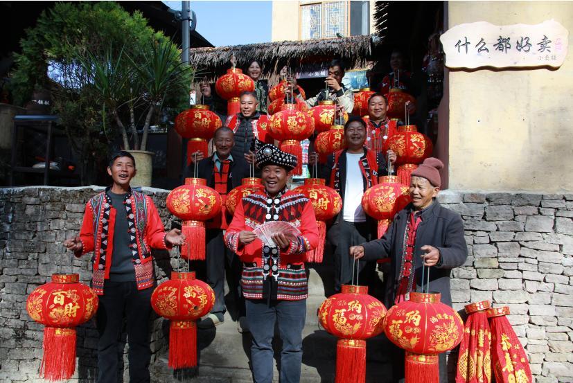 云南騰沖司莫拉佤族村村民歡歡喜喜過新年。