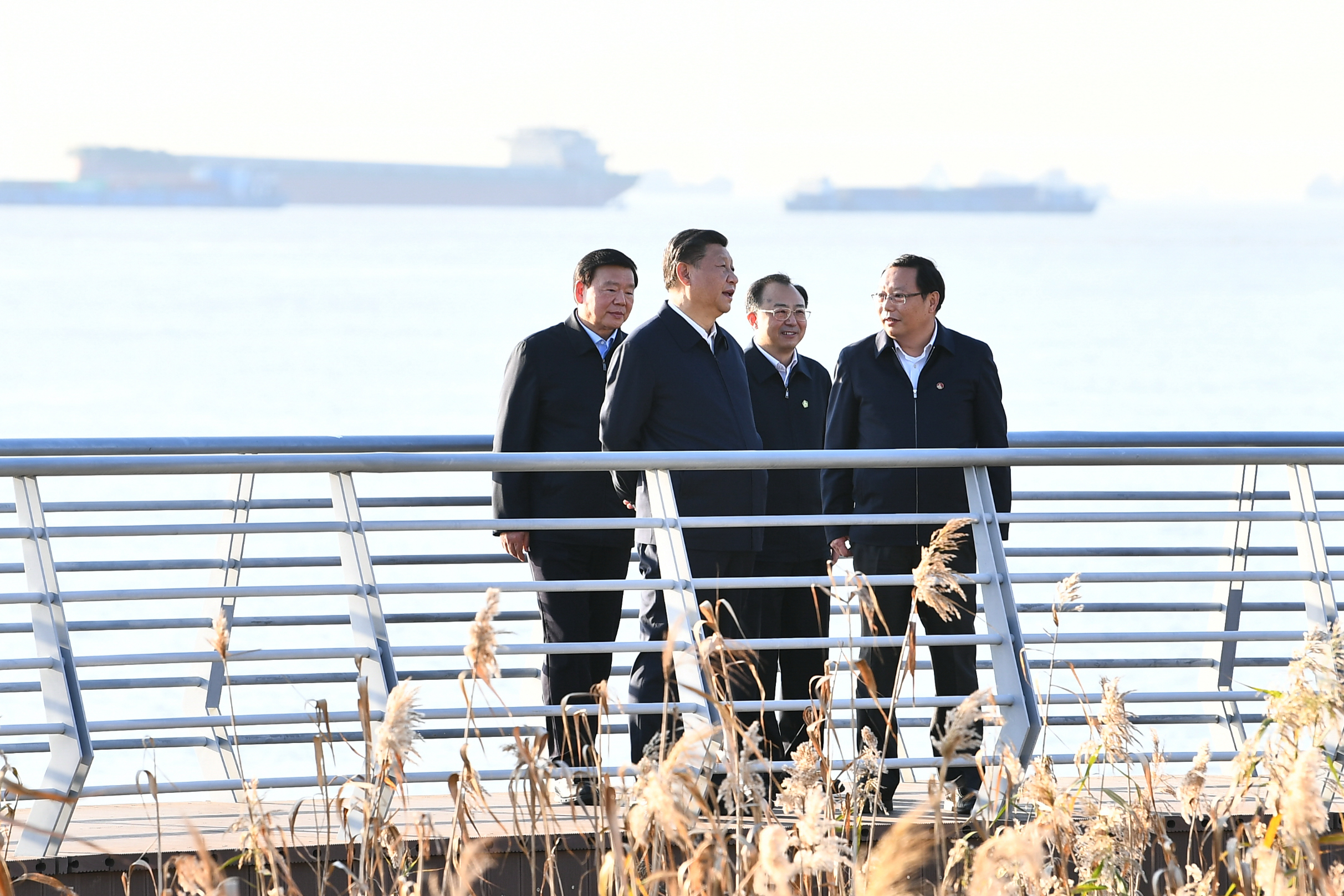 2020年11月12日，習(xí)近平總書(shū)記在江蘇南通五山地區(qū)濱江片區(qū)考察。