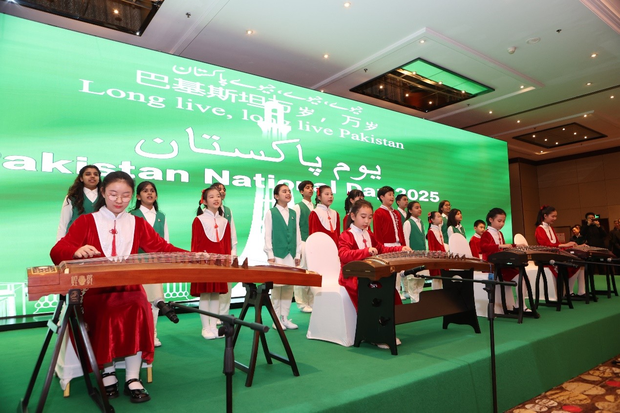 中巴兩國學(xué)生演出。巴基斯坦駐華大使館供圖