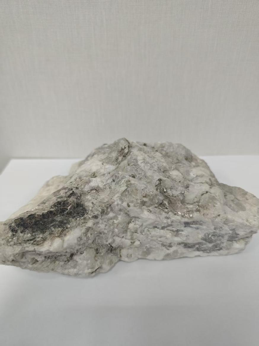 高純石英礦原礦。自然資源部供圖