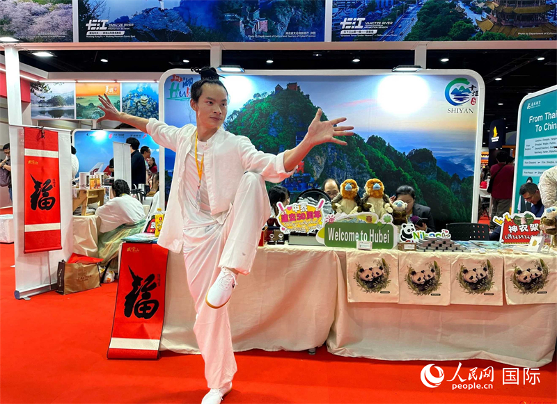 中國(guó)武當(dāng)功夫走進(jìn)東南亞，以精湛的武藝和飄逸的身姿詮釋中國(guó)武術(shù)的精髓。人民網(wǎng)記者 簡(jiǎn)承淵攝