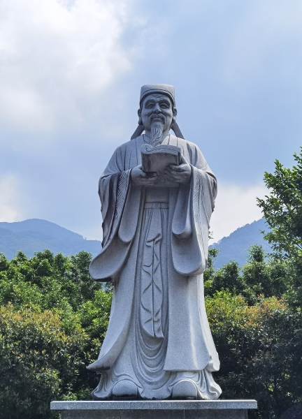 位于南平的朱熹石雕塑像。圖片來源：視覺中國