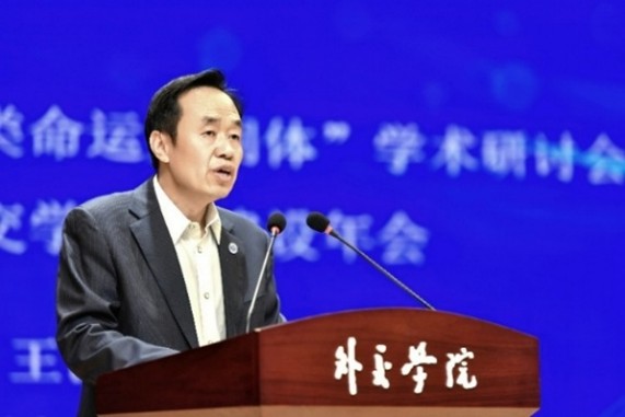 外交學(xué)院黨委書(shū)記王世廷大使致辭。主辦方供圖