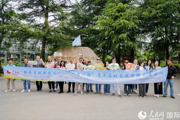 4月21日，人民網(wǎng)“一帶一路”青年友好交流活動(dòng)走進(jìn)洛陽(yáng)。人民網(wǎng)記者 魯揚(yáng)攝