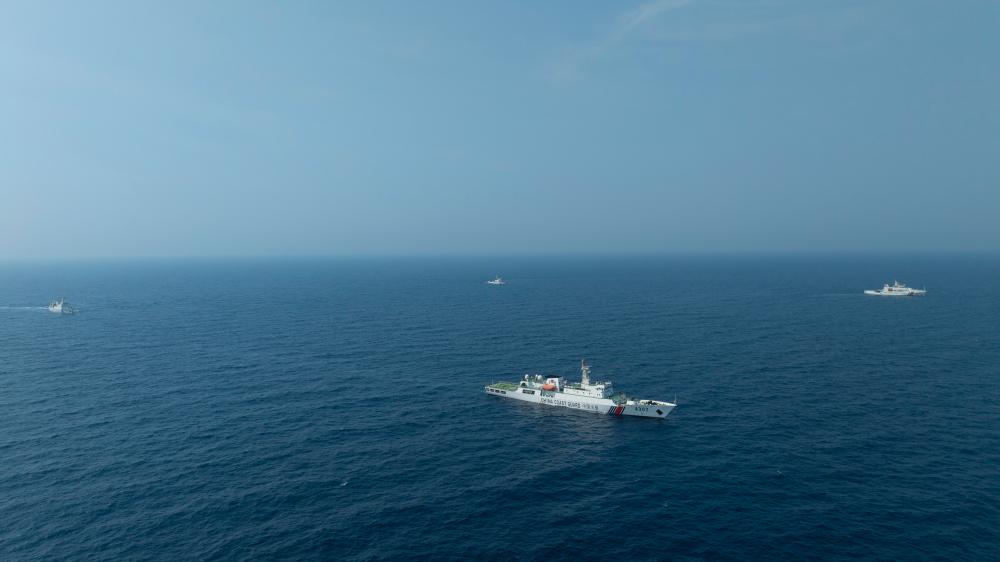 4月22日，中越海警艦艇編隊在北部灣海域開展聯(lián)合巡邏。（中國海警供圖）