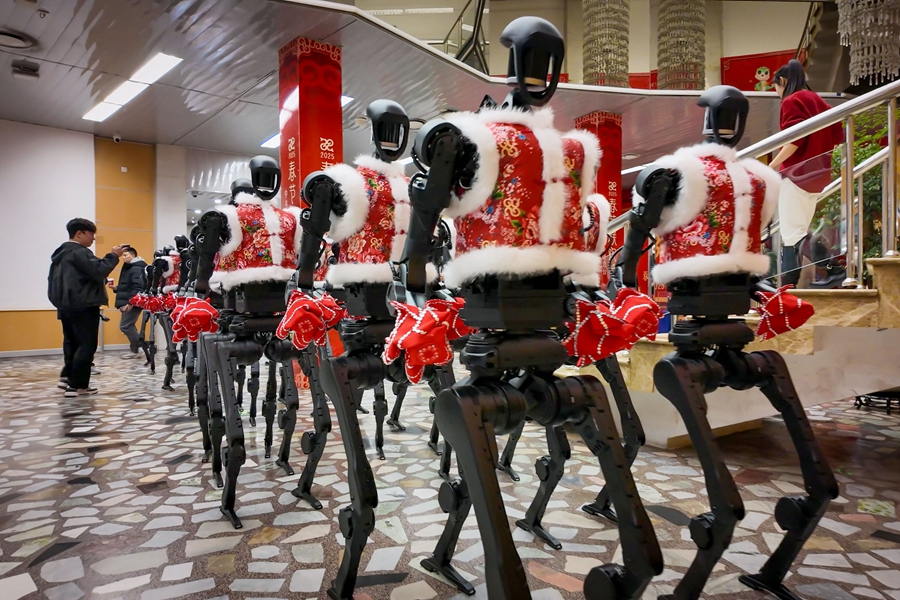 2025年1月28日，杭州宇樹科技人形機器人在2025年央視春晚后臺。新華社發(fā)
