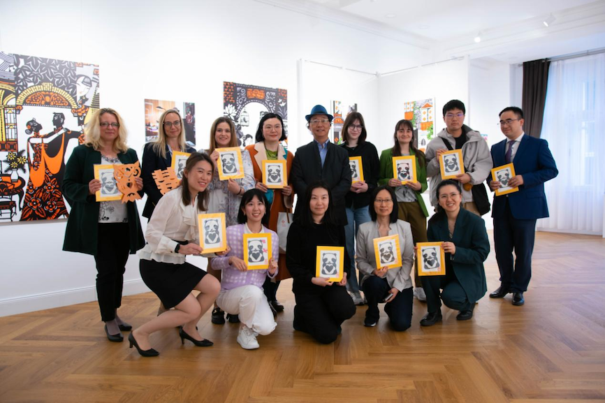 嘉賓合影。圖片由布達(dá)佩斯中國文化中心供圖