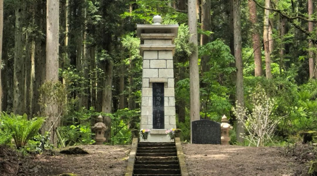 福島縣豬苗代町中國(guó)殉難勞工慰靈碑修繕完工暨植樹(shù)祭掃儀式舉行。中國(guó)駐新潟總領(lǐng)館供圖