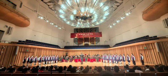 重慶大學(xué)城樹人小學(xué)校管樂團參加比賽。