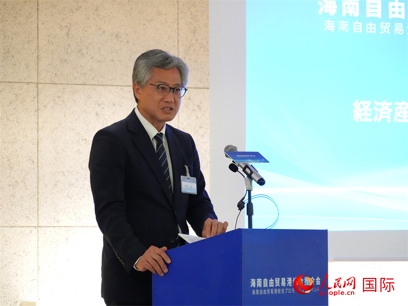 日本經(jīng)濟產(chǎn)業(yè)省通商政策局審議官田中一成致辭。人民網(wǎng) 許可攝